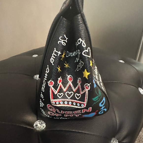 Dolce & Gabbana Graffiti Handbag with shoulder strap. - Picture 2 of 10